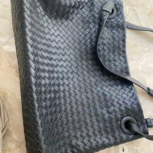 Pocketbook leather shoulder bag black barely used